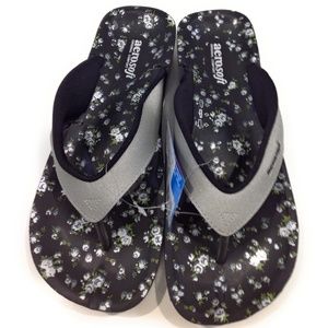 Aerosoft Women's Sandals Silver Flowers